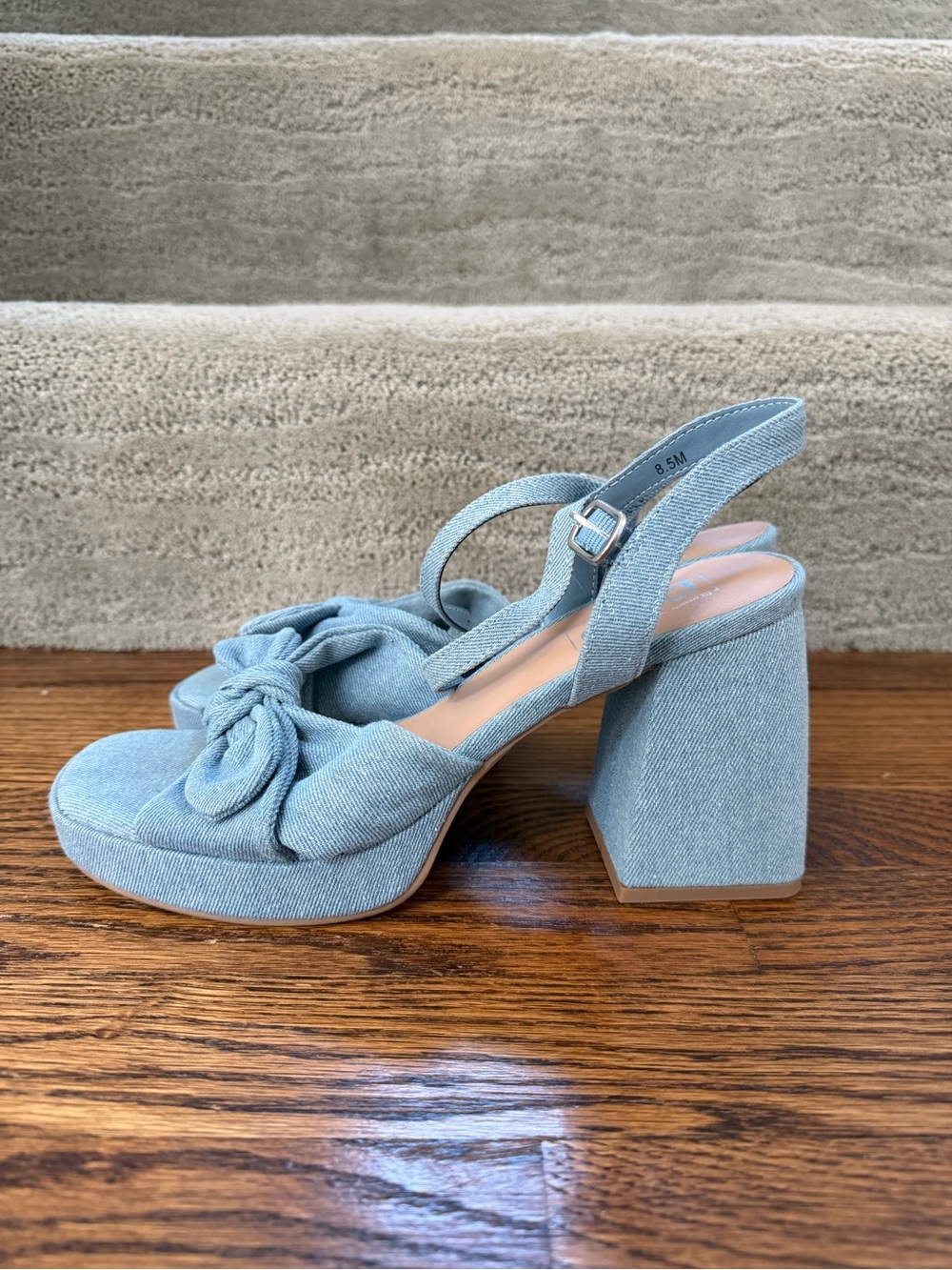 Pop Women’s 8.5 Denim Heels with Bow